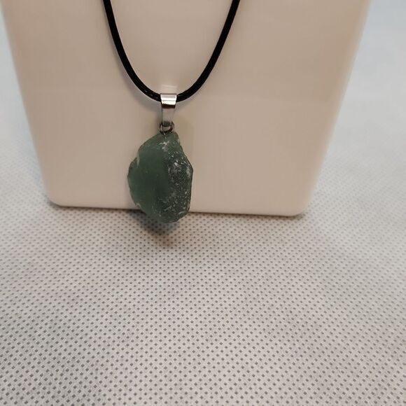 Natural Aventurine Quartz Crystal Pendant Irregular Rough Green Stone Healing - Picture 2 of 4